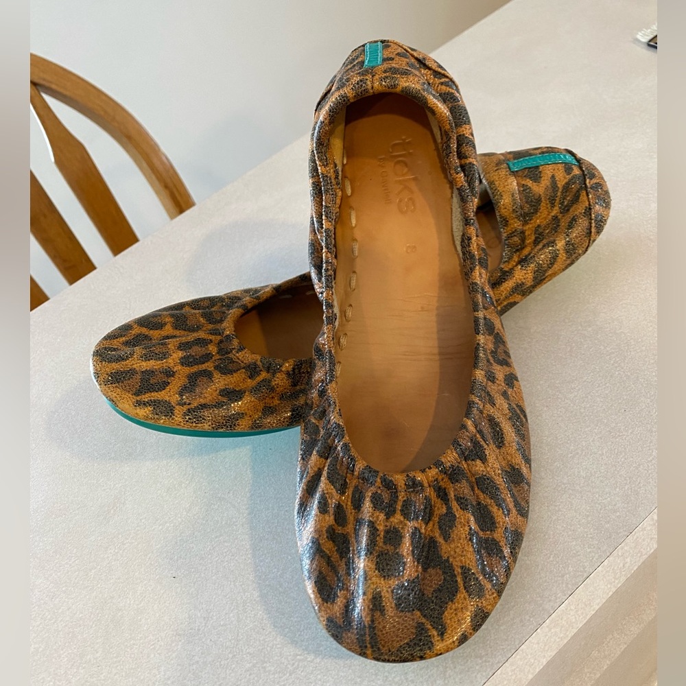 Tieks Designer Flats - Leopard Print - size 8